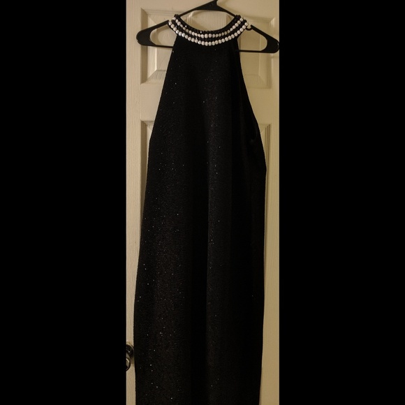 Gown - Picture 2 of 6